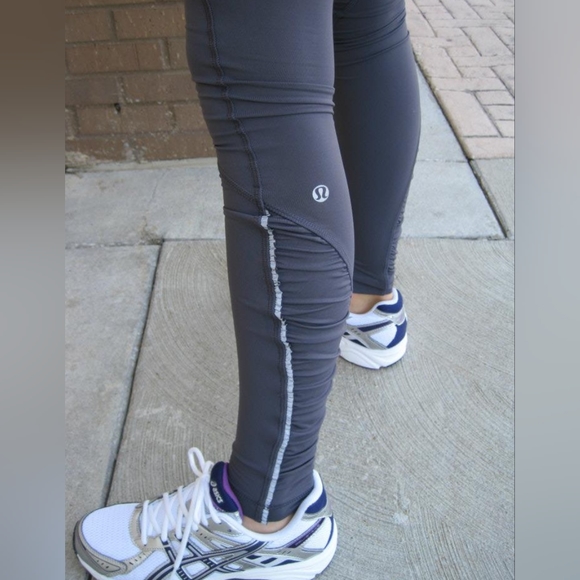 (6) Lululemon Run Speed Tights Coal and Lilac - Picture 6 of 6